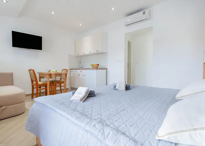 Dora * Макарська