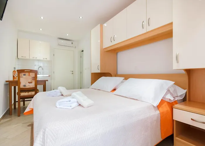 Dora * מאקרסקה