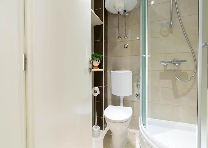 Dora * מאקרסקה