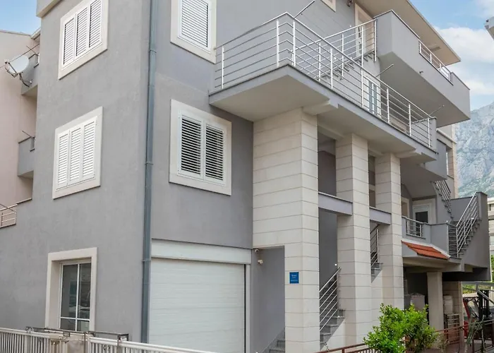 Dora * מאקרסקה