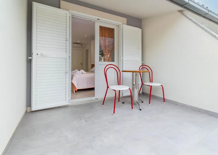 Dora * מאקרסקה