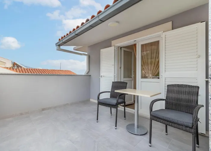 Dora * מאקרסקה